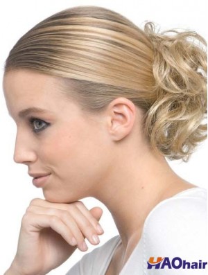 Enveloppement de cheveux blonds