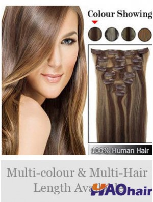 Belle pince à cheveux remy droite brune dans les extensions de cheveux