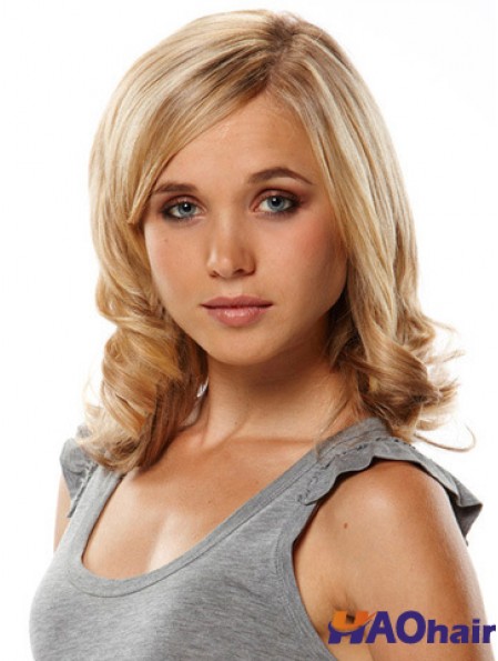 Grande pince à cheveux bouclée blonde remy dans les extensions de cheveux
